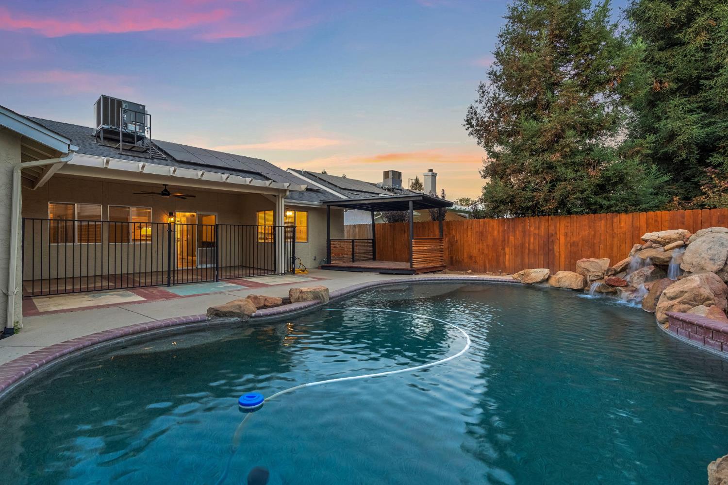 2110 Goshen Ave, Clovis, CA 93611