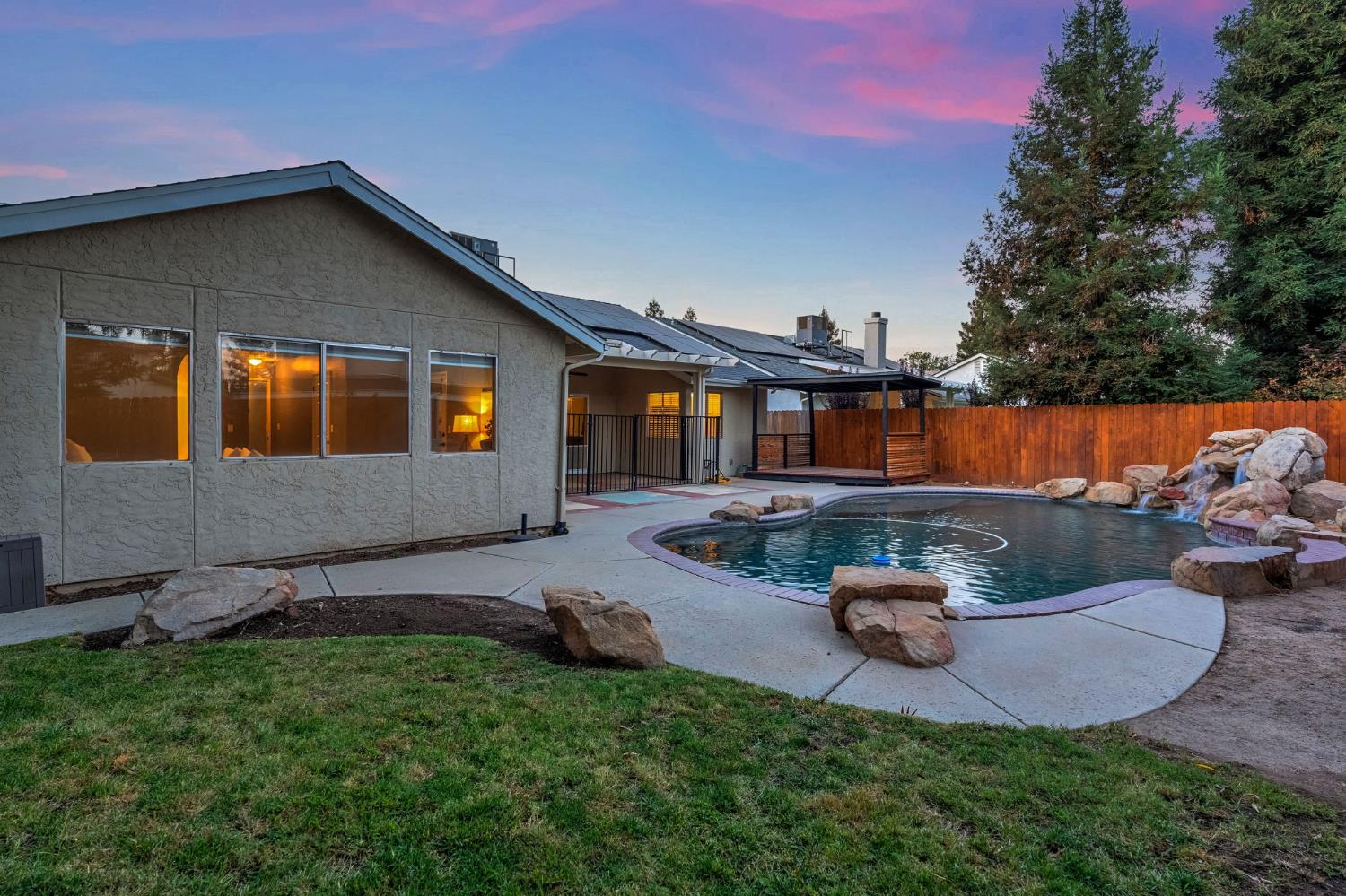 2110 Goshen Ave, Clovis, CA 93611