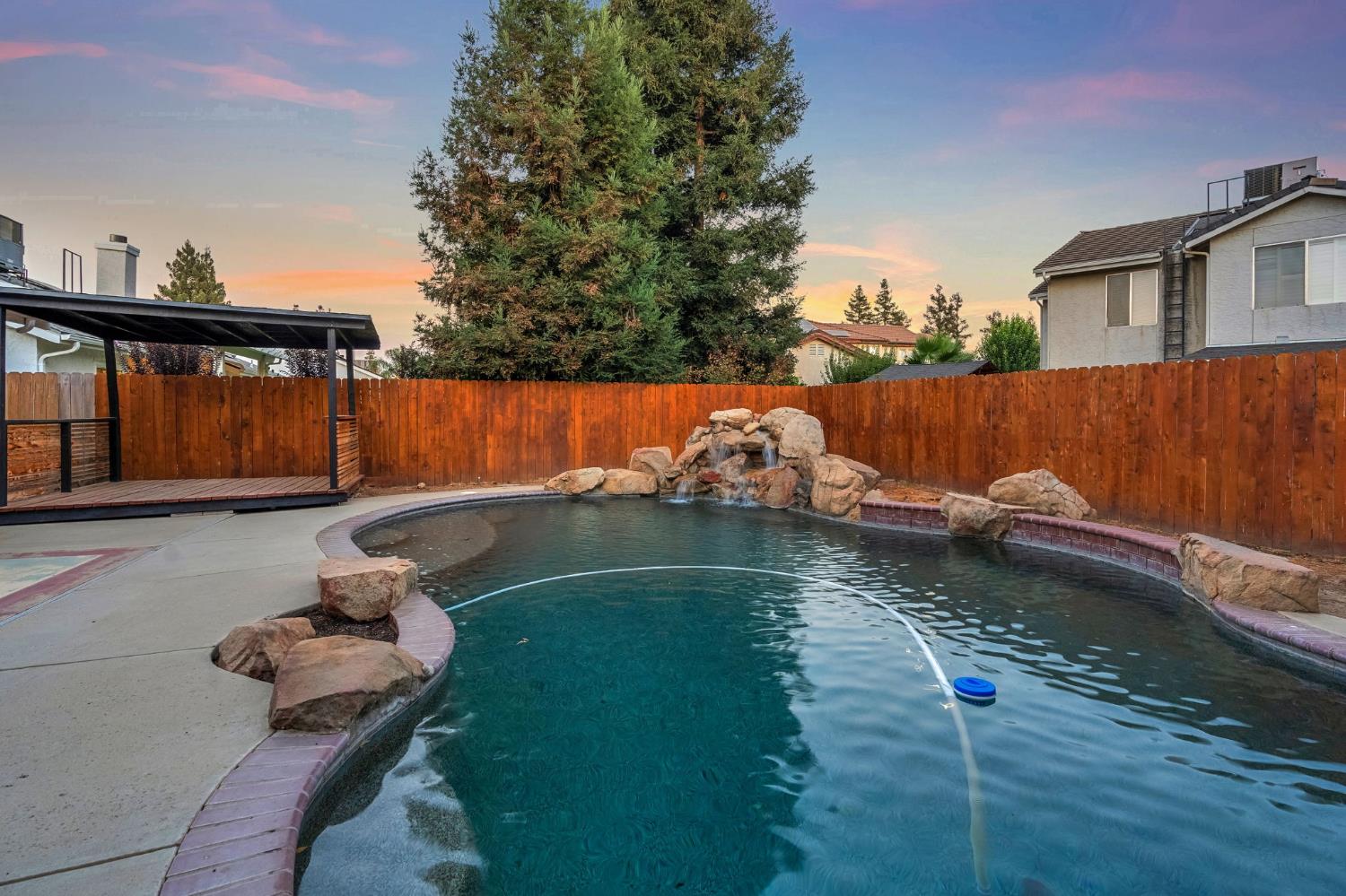 2110 Goshen Ave, Clovis, CA 93611