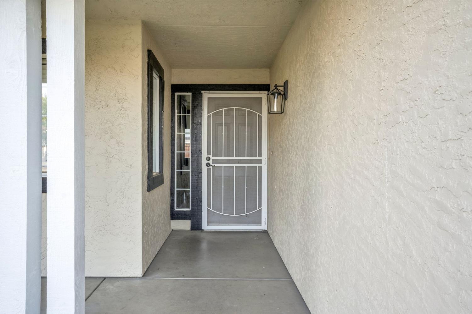 2110 Goshen Ave, Clovis, CA 93611