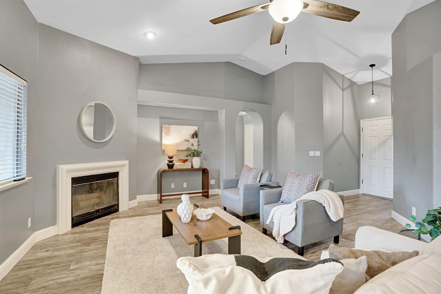 2110 Goshen Ave, Clovis, CA 93611