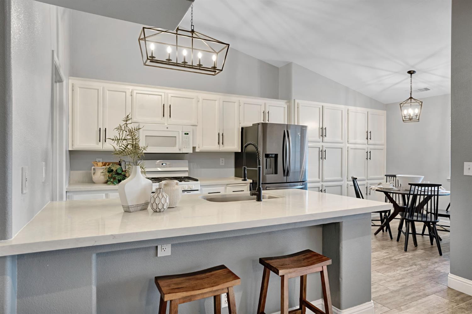 2110 Goshen Ave, Clovis, CA 93611