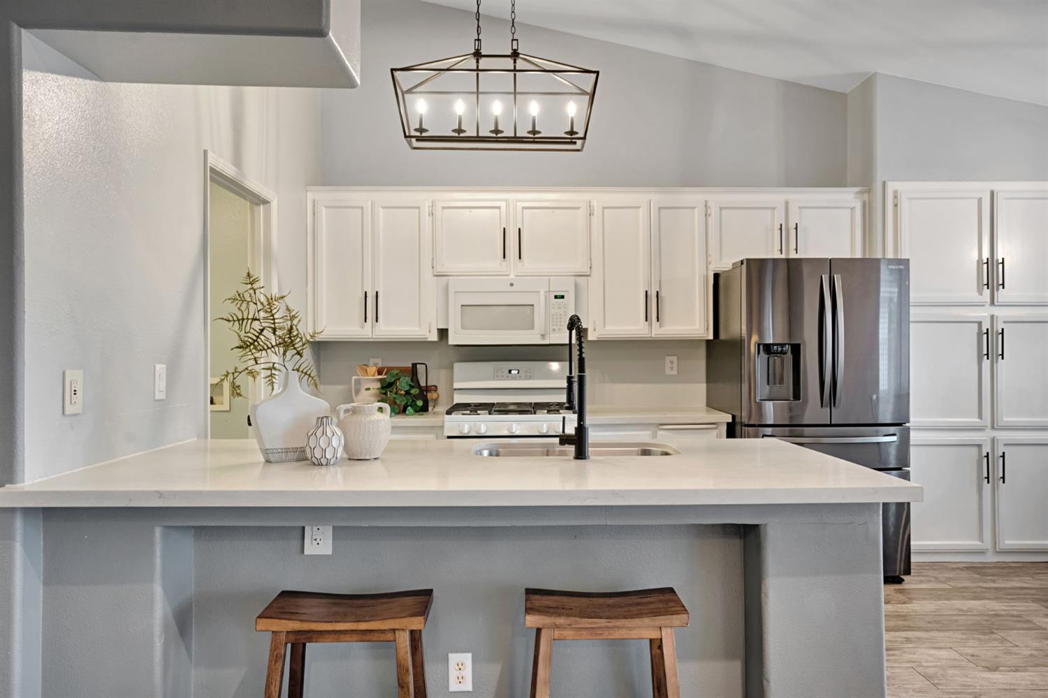 2110 Goshen Ave, Clovis, CA 93611