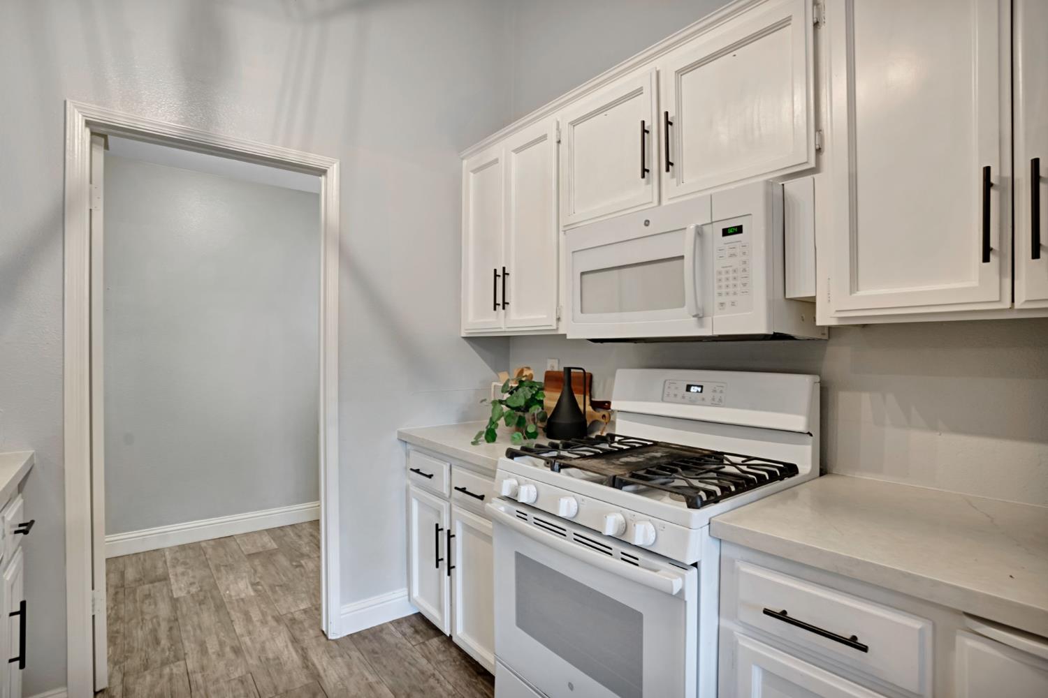 2110 Goshen Ave, Clovis, CA 93611