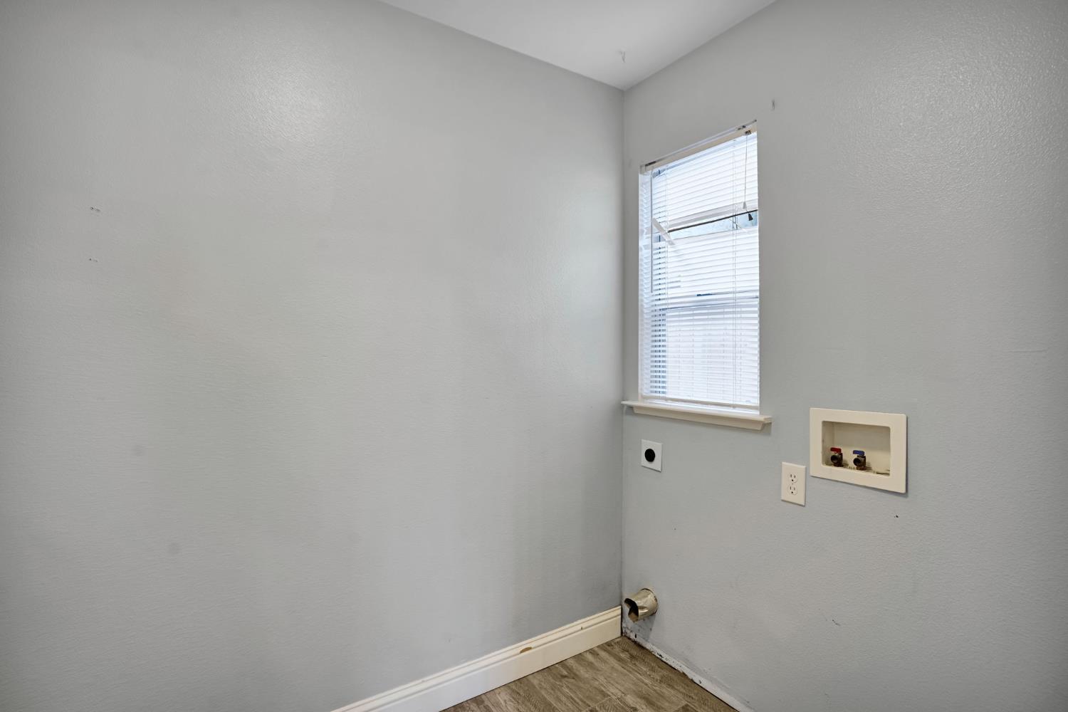 2110 Goshen Ave, Clovis, CA 93611