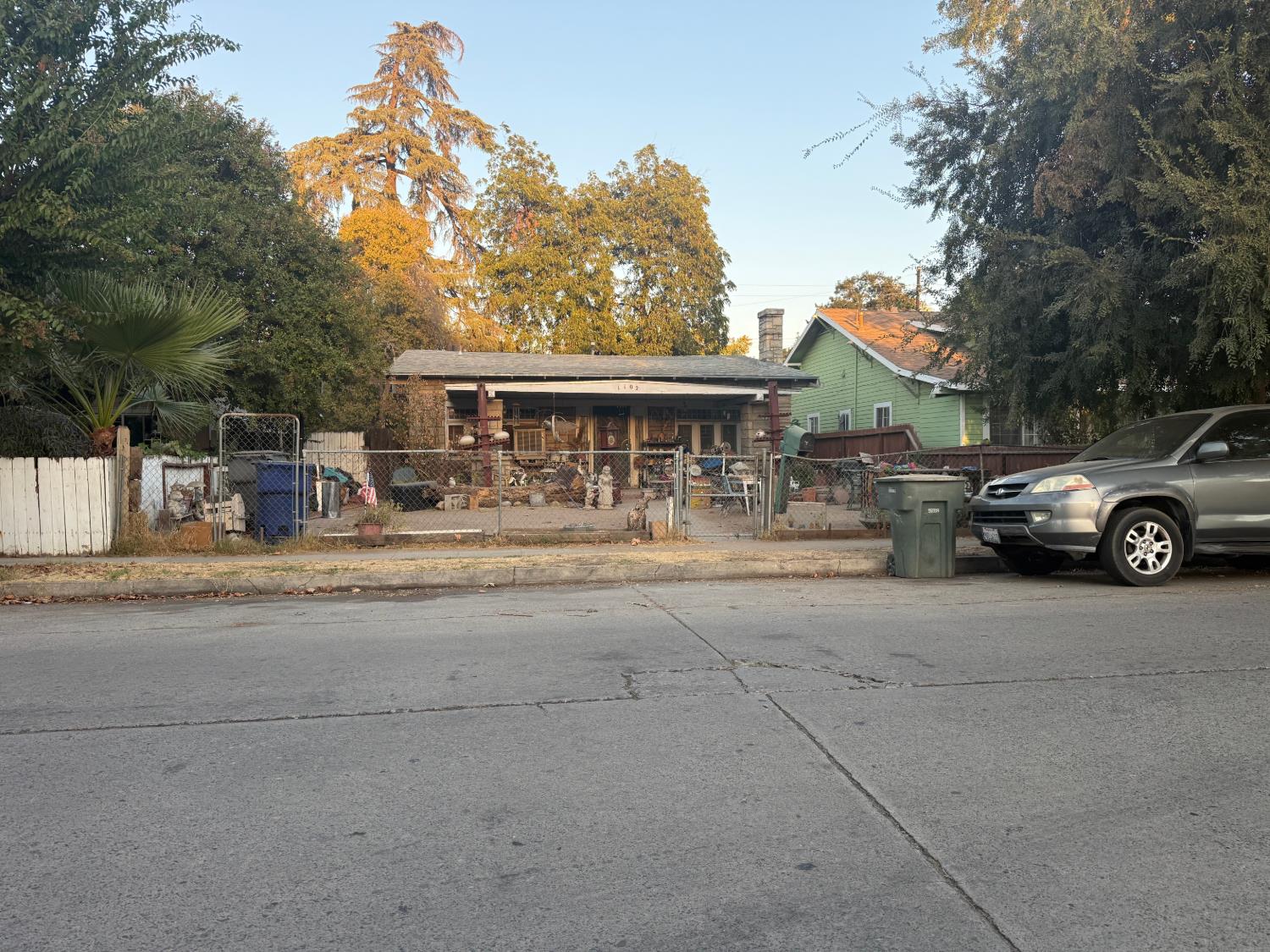 1102 N Roosevelt Ave, Fresno, CA 93728