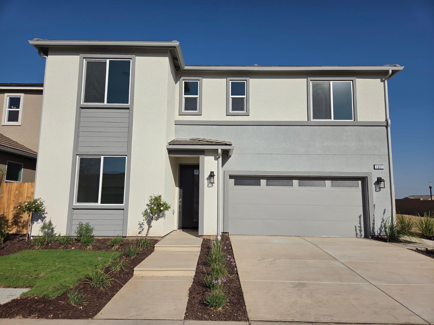 1061 Talus Way S, Madera, CA 93636