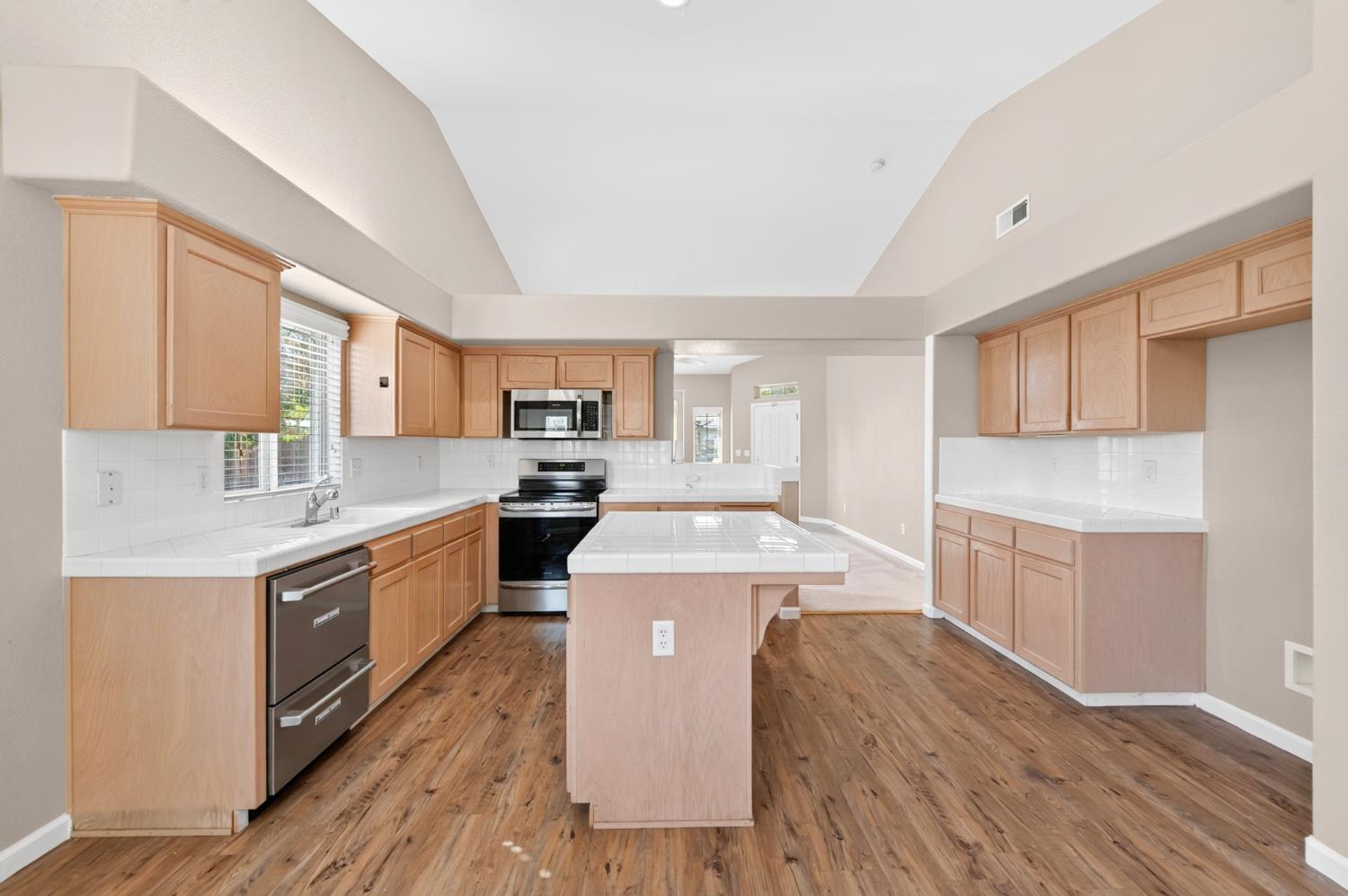 2940 E El Paso Ave, Fresno, CA 93720