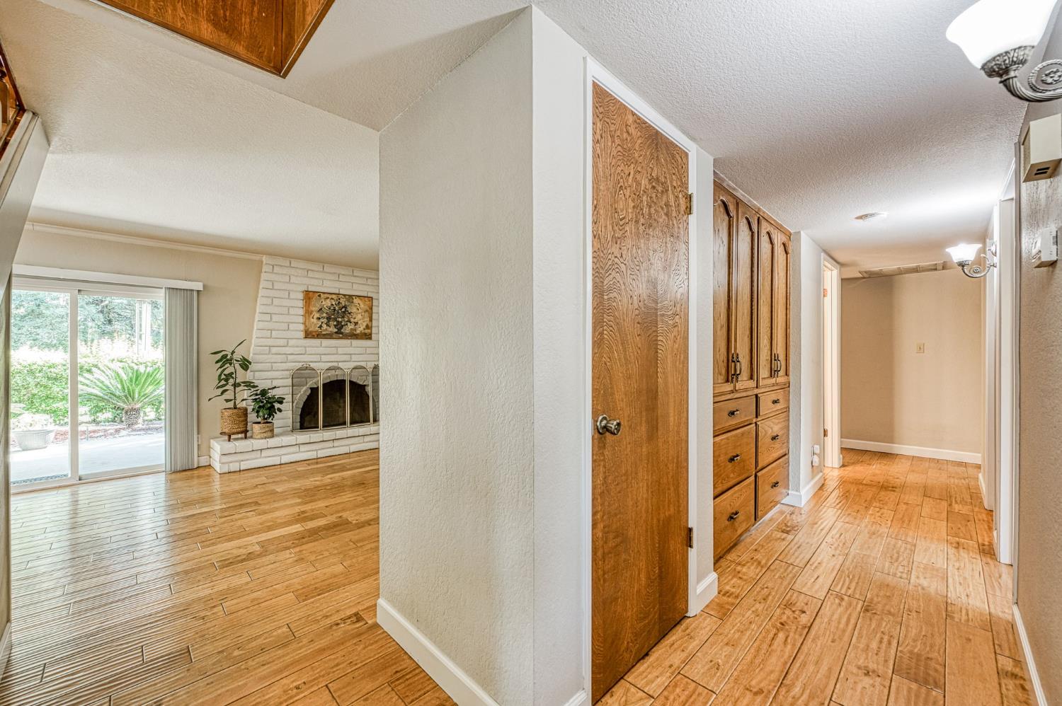 11249 Mountain View Dr, Madera, CA 93636