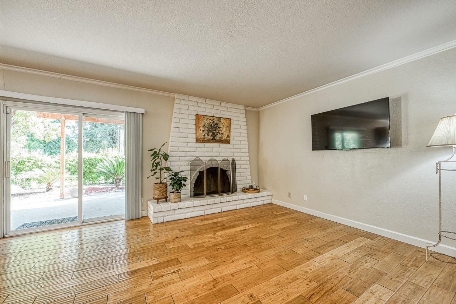 11249 Mountain View Dr, Madera, CA 93636