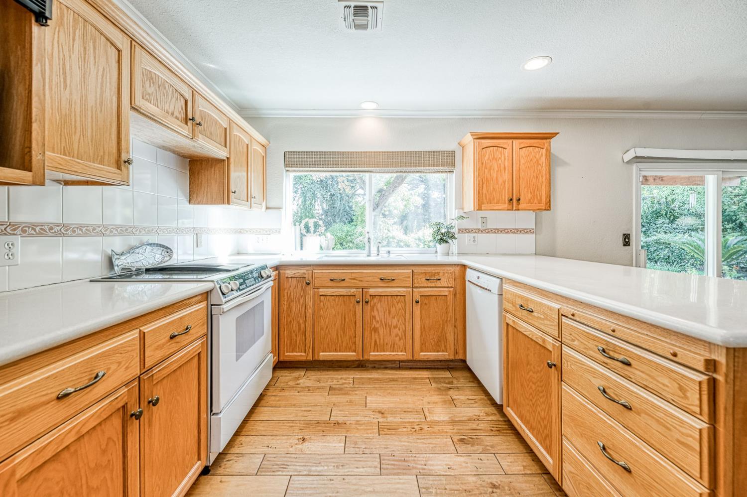 11249 Mountain View Dr, Madera, CA 93636