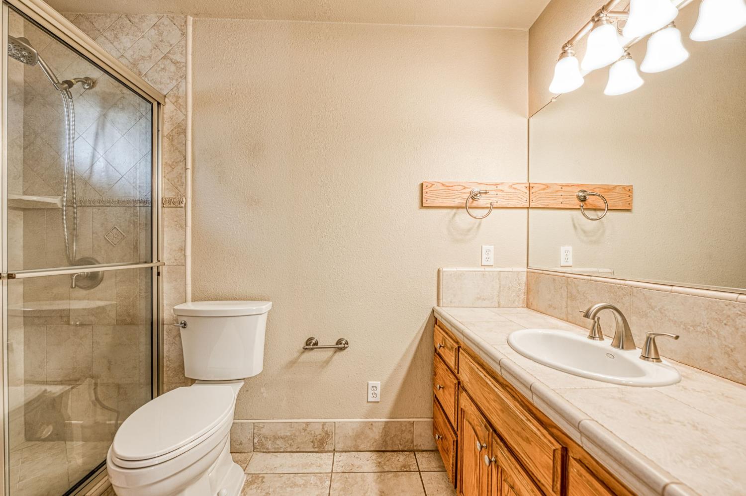 11249 Mountain View Dr, Madera, CA 93636