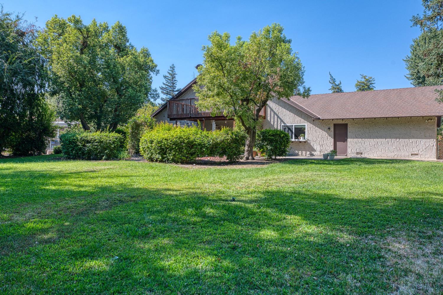 11249 Mountain View Dr, Madera, CA 93636