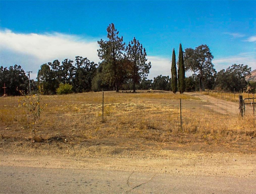 32351 Indian Guide Rd, Yokuts Valley, CA 93675