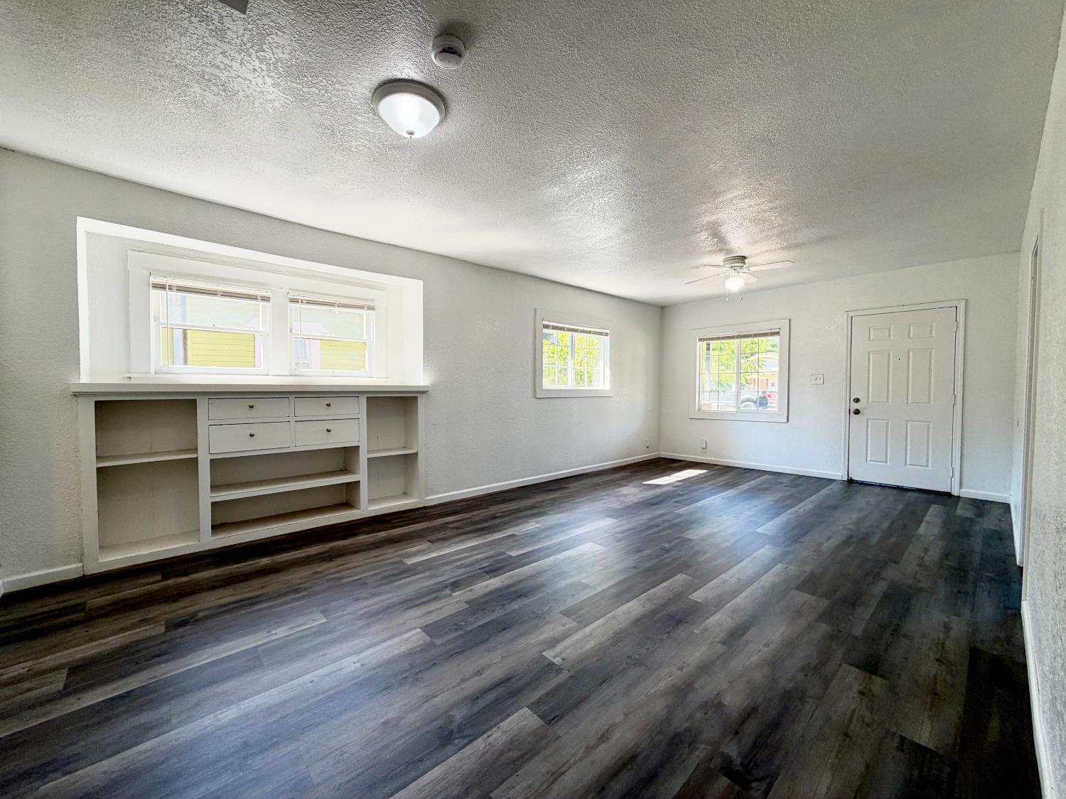 1126 N Roosevelt Ave, Fresno, CA 93728