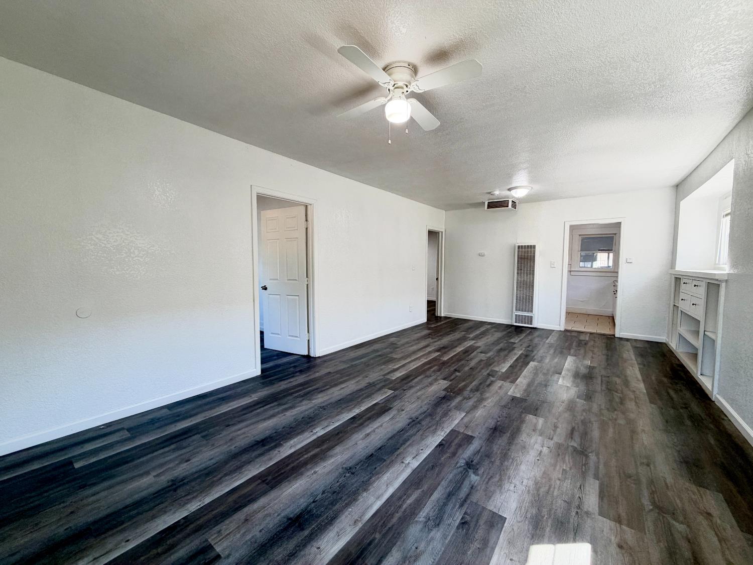 1126 N Roosevelt Ave, Fresno, CA 93728