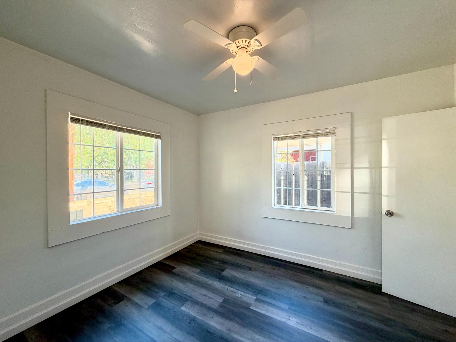1126 N Roosevelt Ave, Fresno, CA 93728