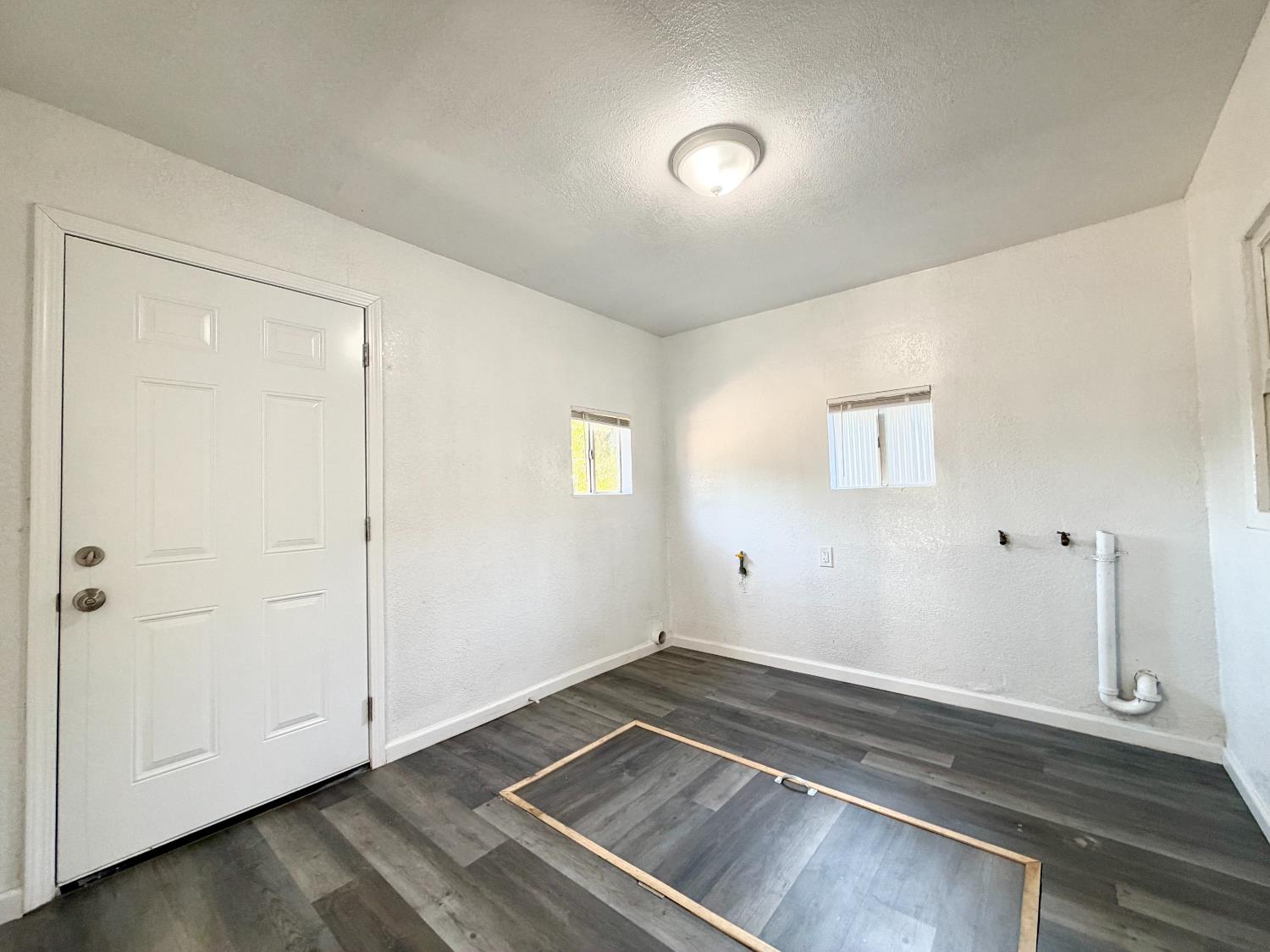 1126 N Roosevelt Ave, Fresno, CA 93728