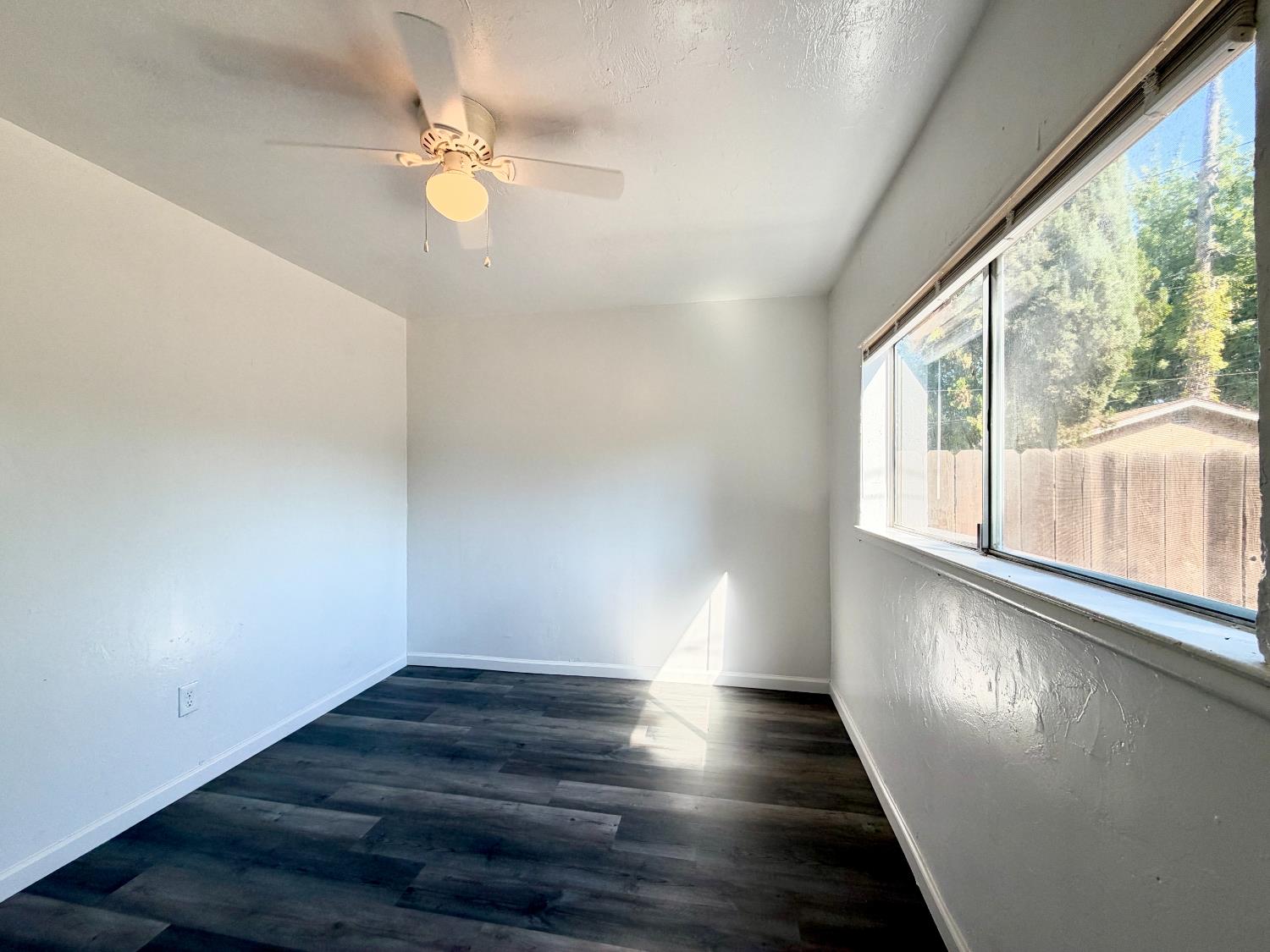 1126 N Roosevelt Ave, Fresno, CA 93728