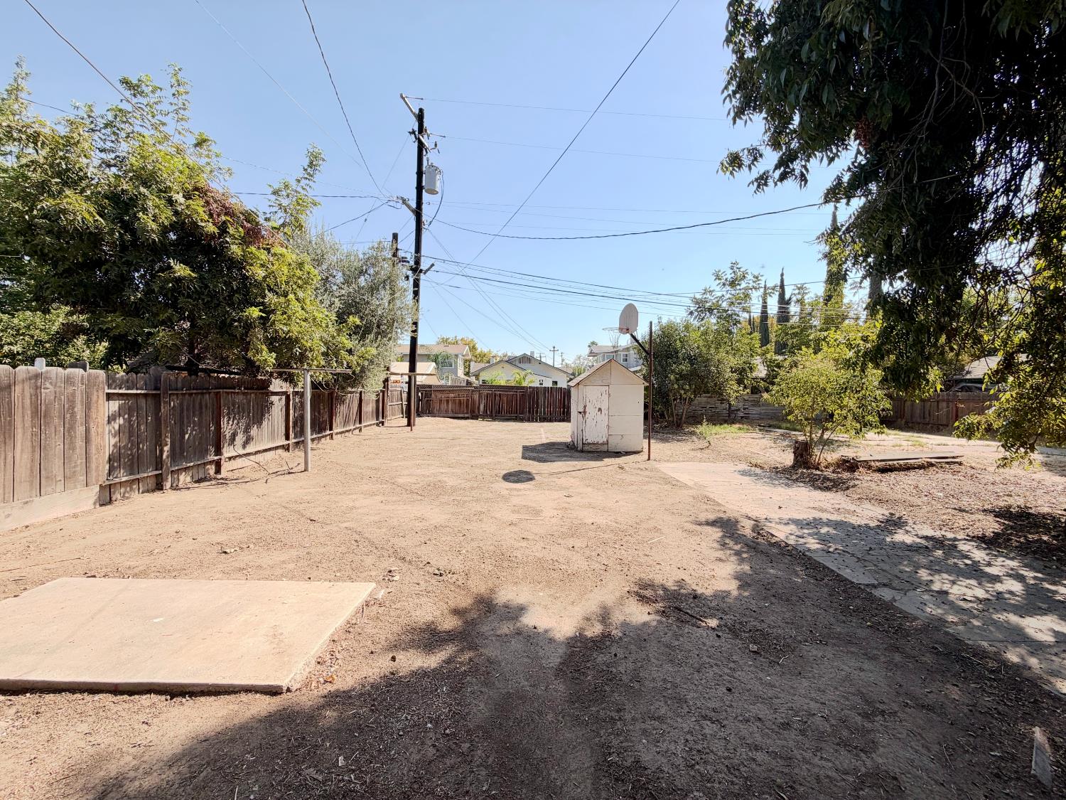 1126 N Roosevelt Ave, Fresno, CA 93728