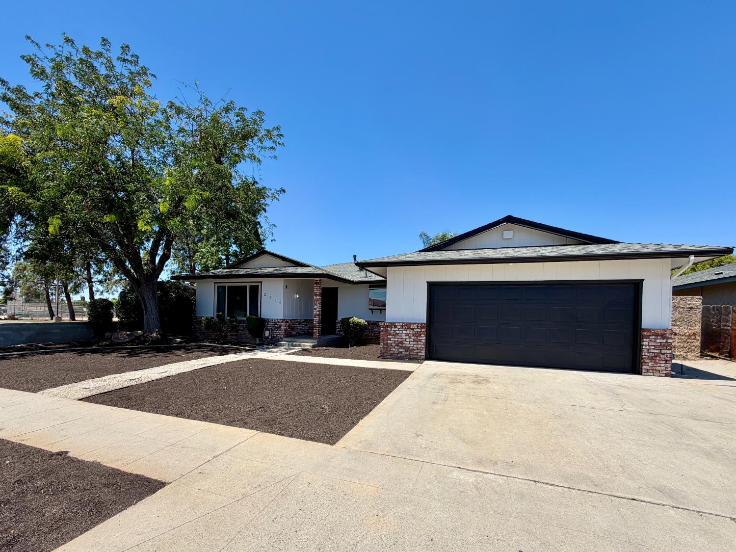 2096 E Sierra Ave, Fresno, CA 93710