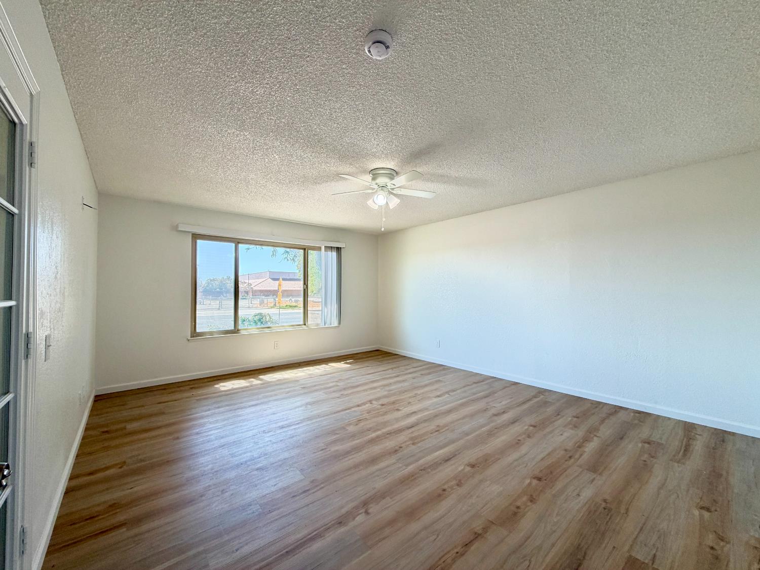 2096 E Sierra Ave, Fresno, CA 93710