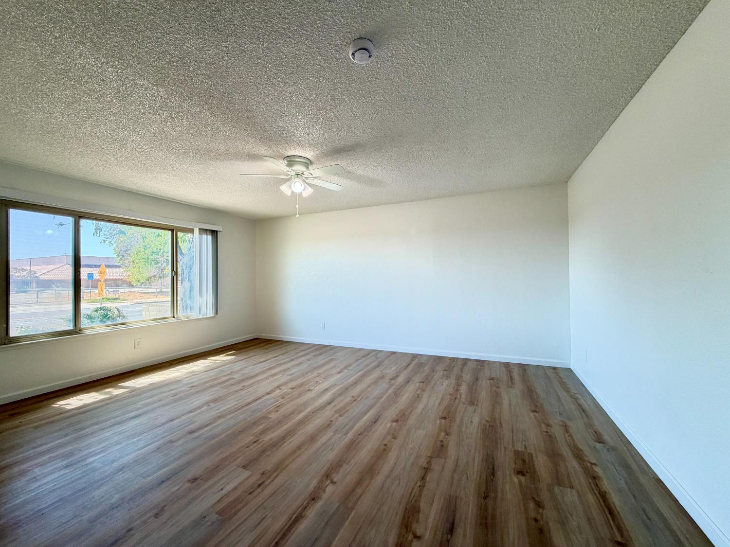 2096 E Sierra Ave, Fresno, CA 93710