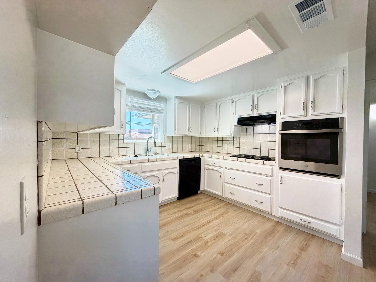 2096 E Sierra Ave, Fresno, CA 93710