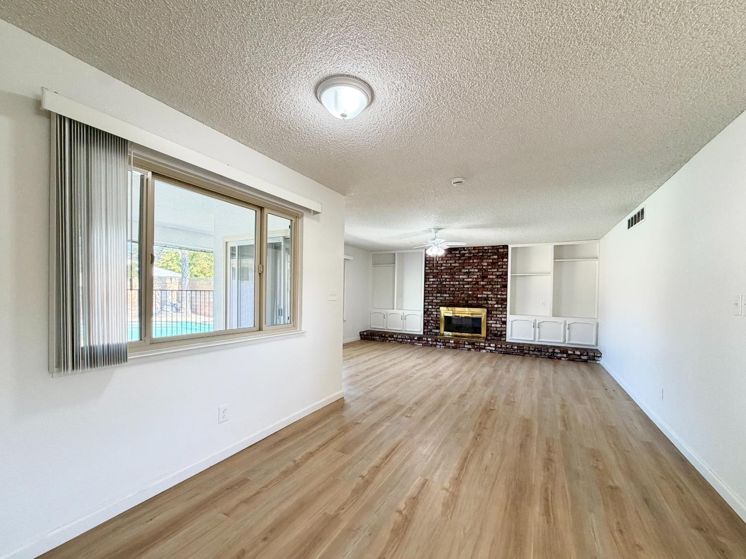 2096 E Sierra Ave, Fresno, CA 93710