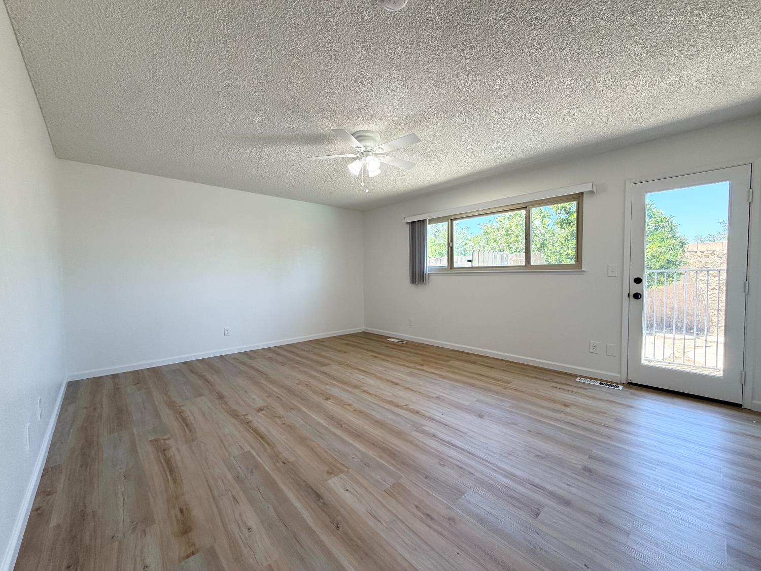 2096 E Sierra Ave, Fresno, CA 93710