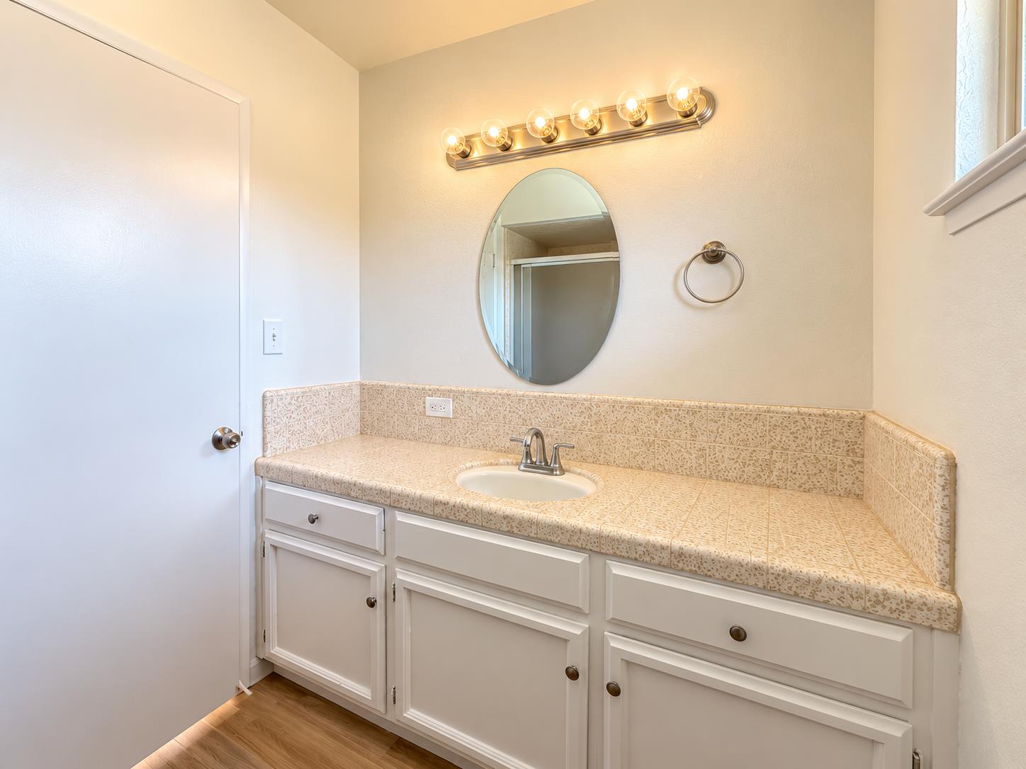 2096 E Sierra Ave, Fresno, CA 93710