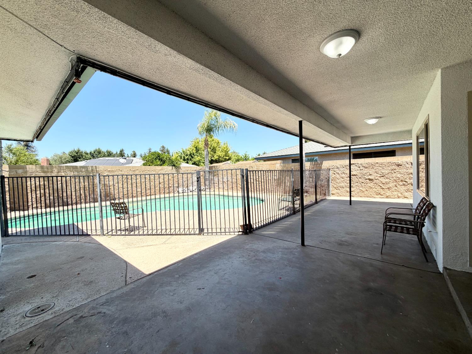 2096 E Sierra Ave, Fresno, CA 93710