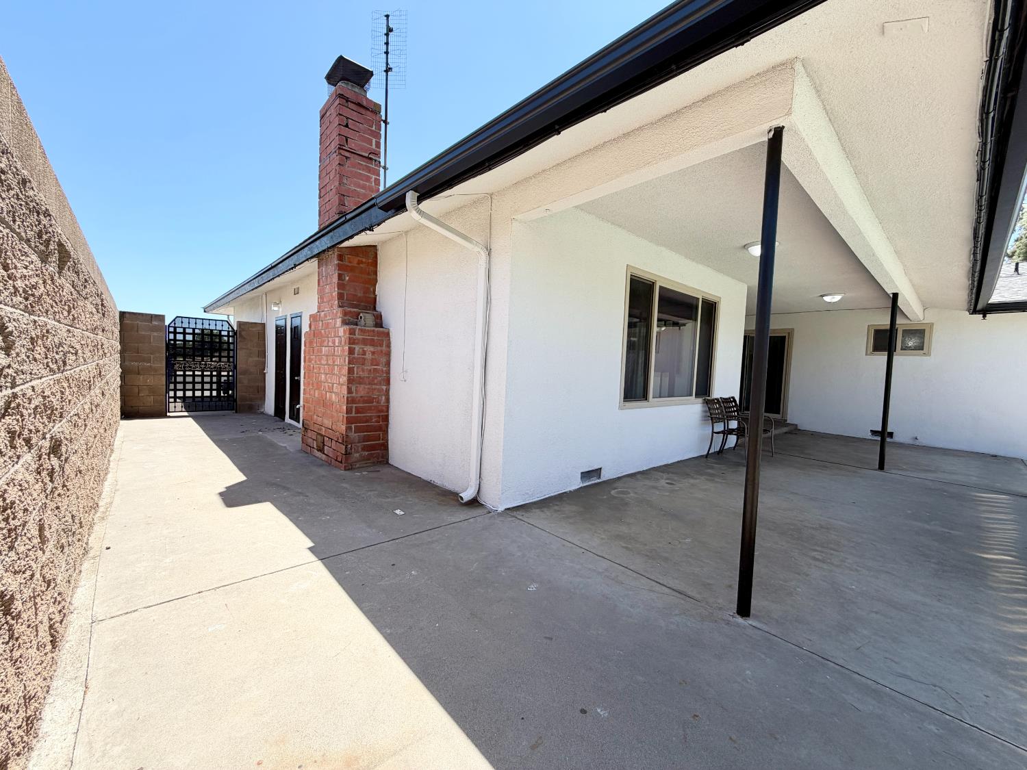 2096 E Sierra Ave, Fresno, CA 93710