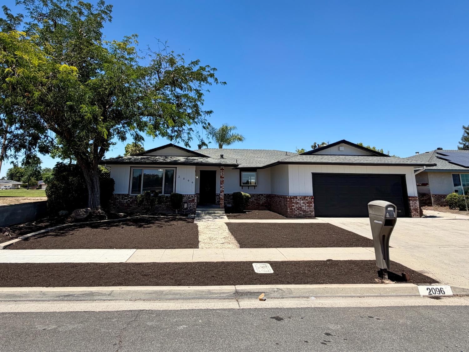 2096 E Sierra Ave, Fresno, CA 93710