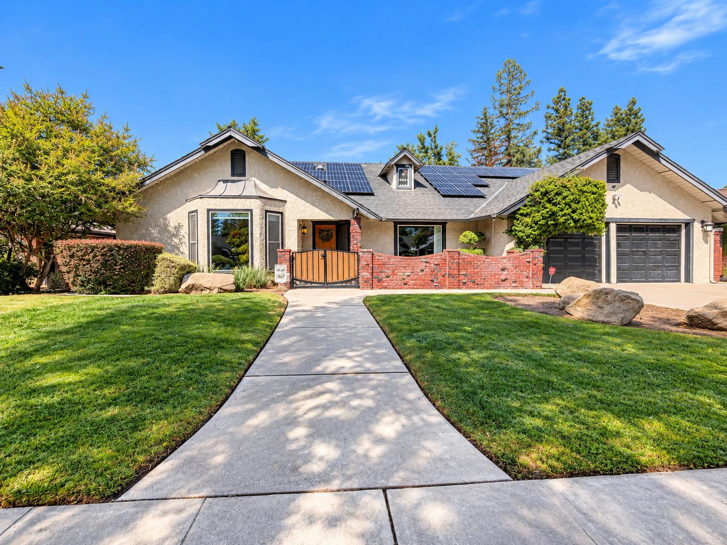 8575 N Fuller Ave, Fresno, CA 93720