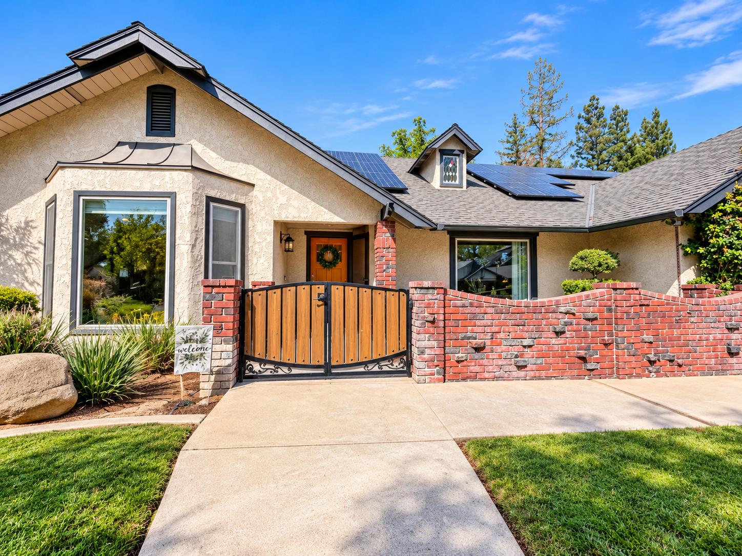 8575 N Fuller Ave, Fresno, CA 93720