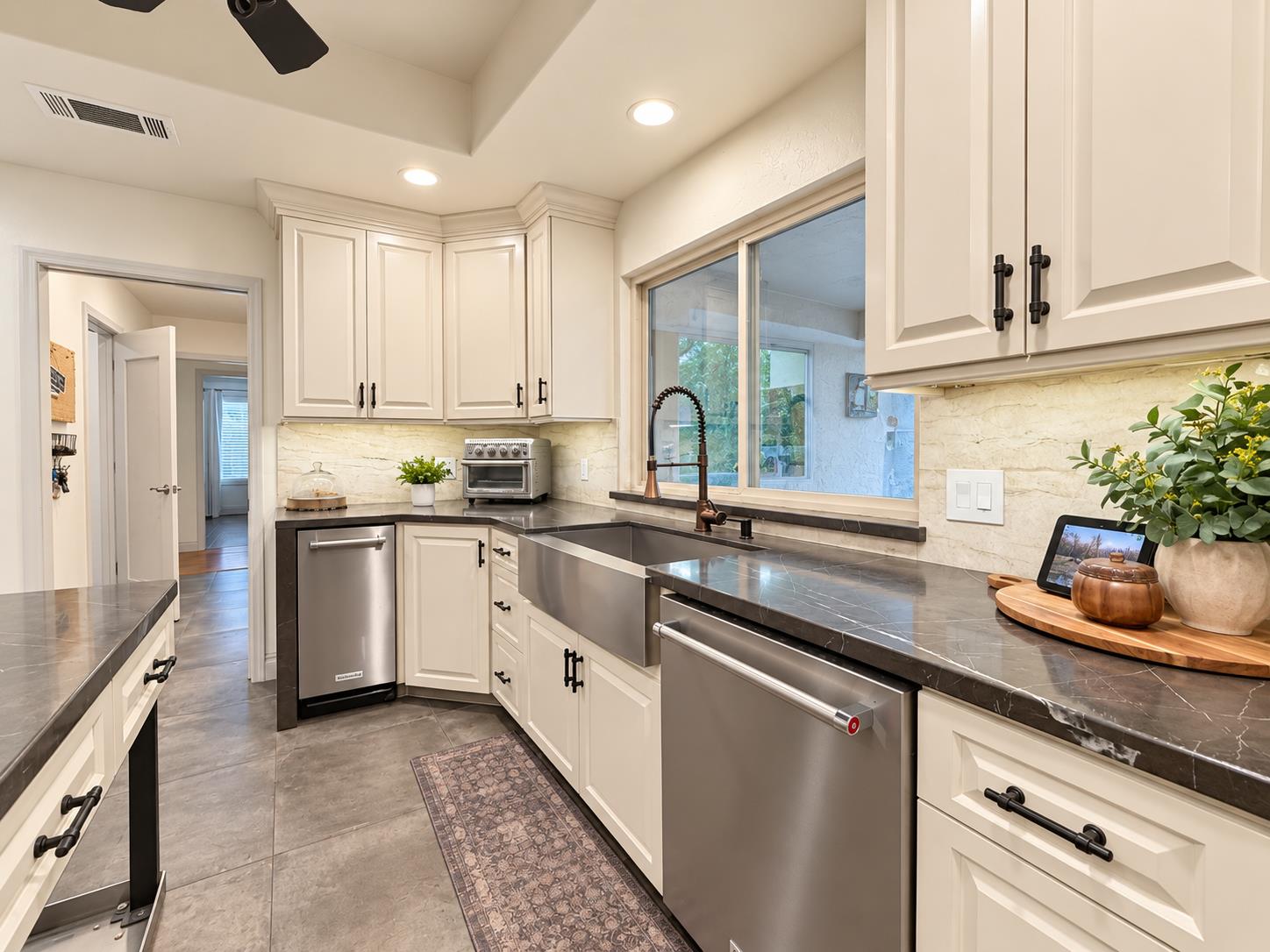 8575 N Fuller Ave, Fresno, CA 93720