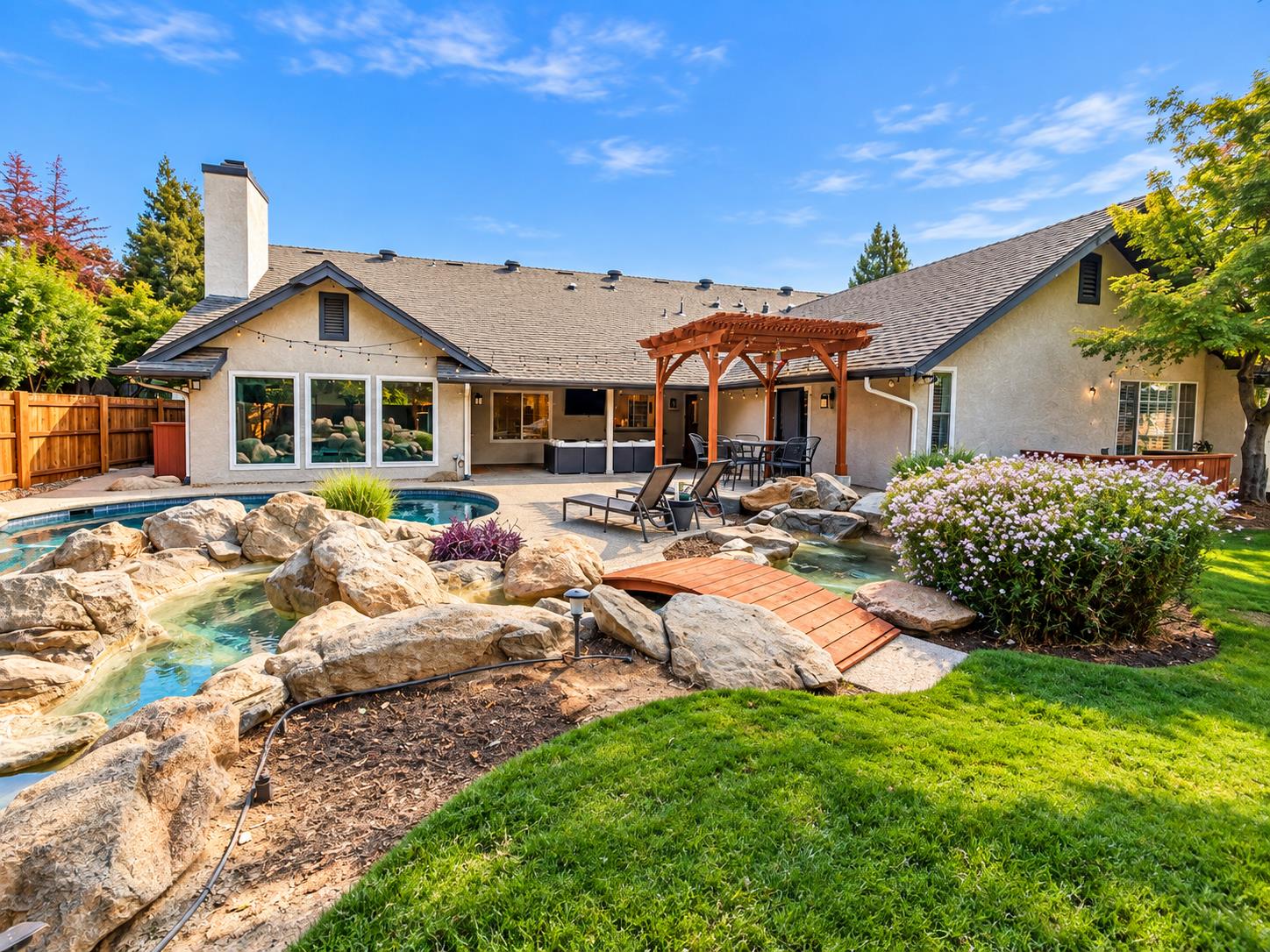 8575 N Fuller Ave, Fresno, CA 93720