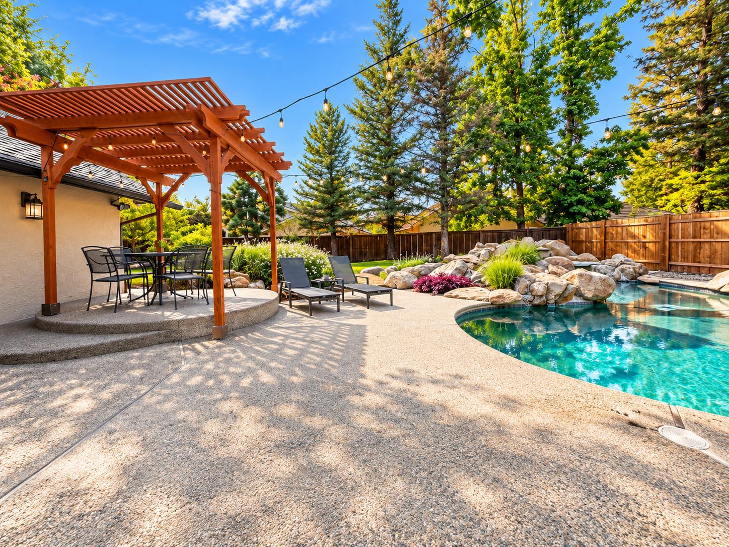 8575 N Fuller Ave, Fresno, CA 93720