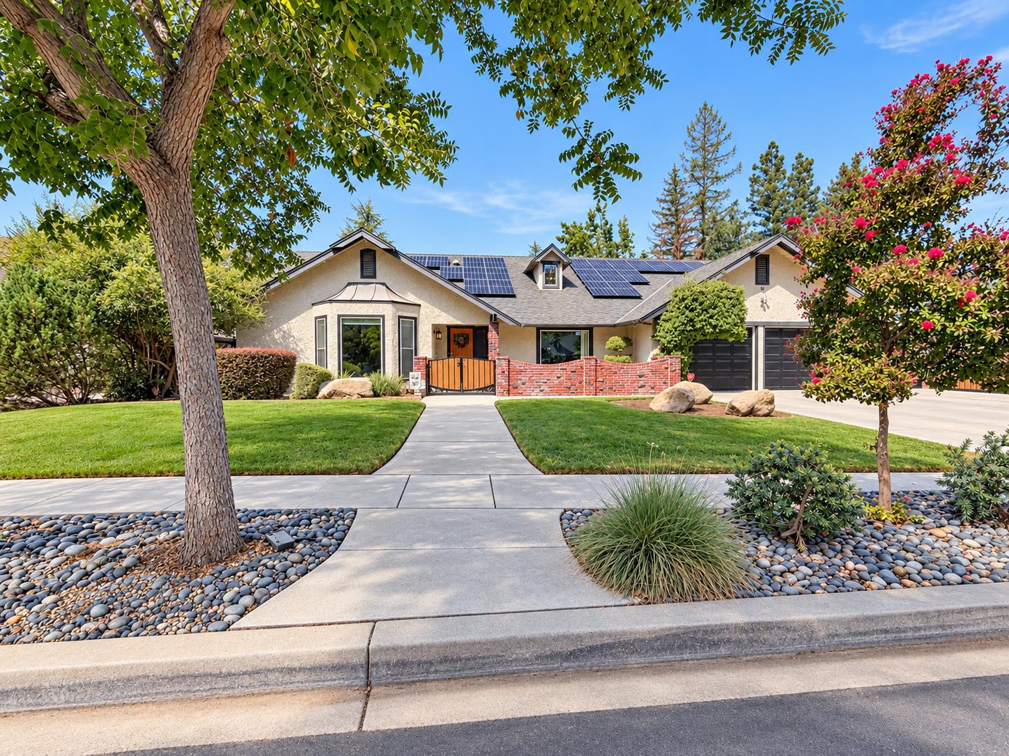 8575 N Fuller Ave, Fresno, CA 93720