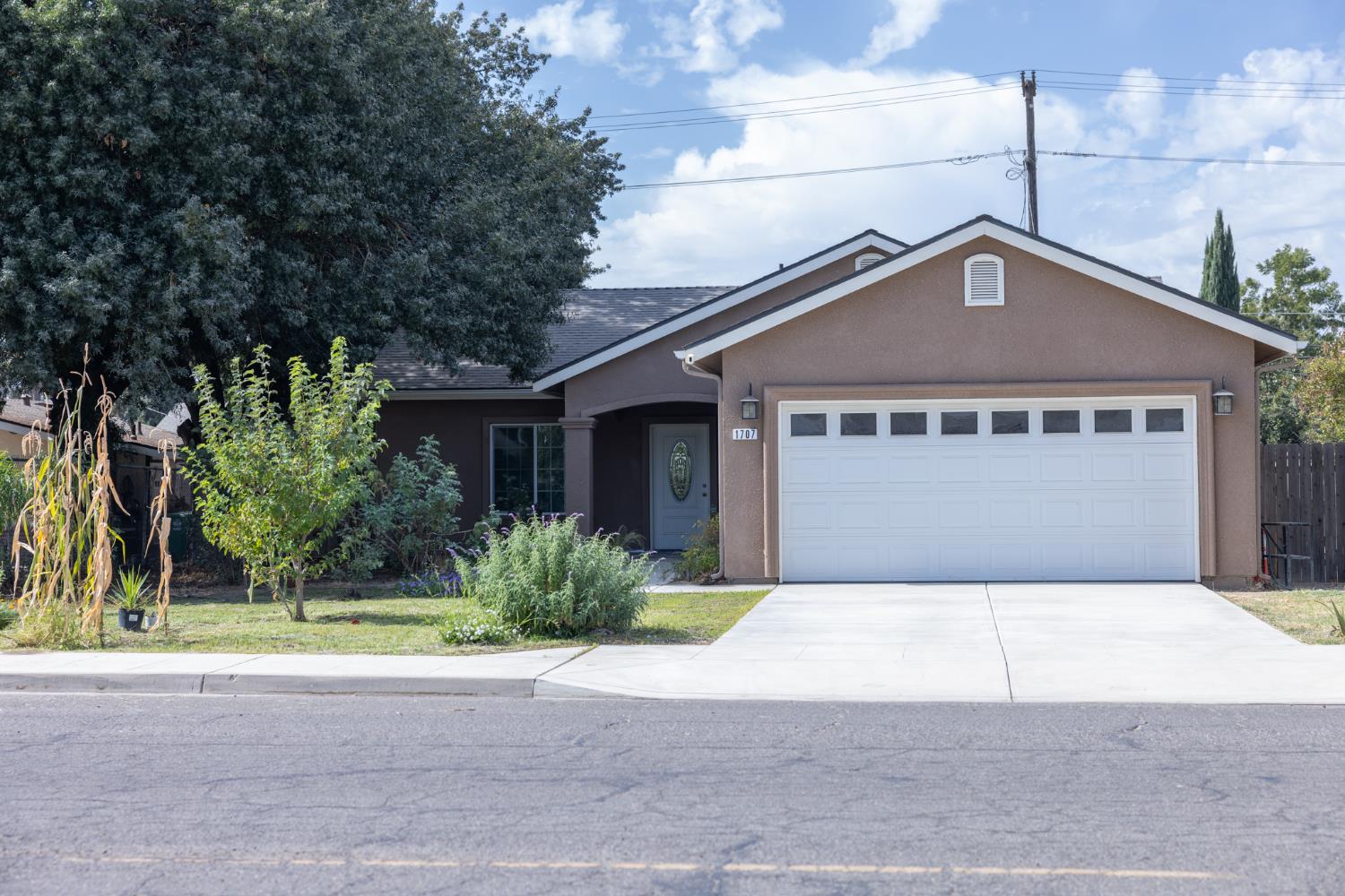 1707 Sylvia St, Selma, CA 93662