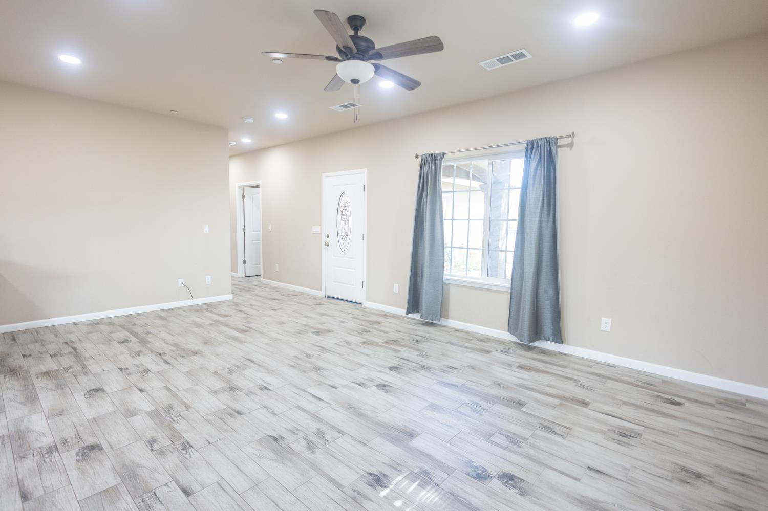 1707 Sylvia St, Selma, CA 93662