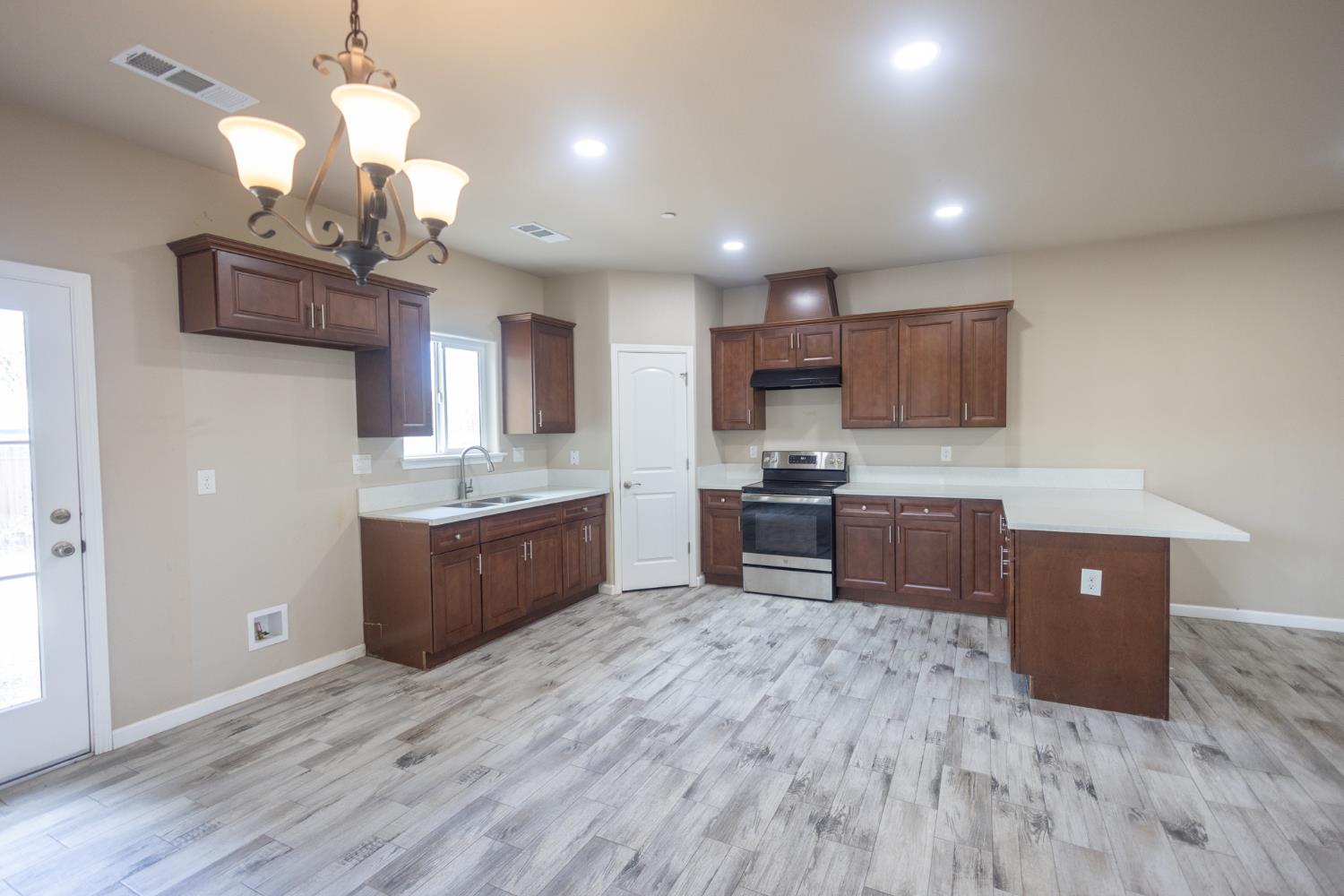 1707 Sylvia St, Selma, CA 93662