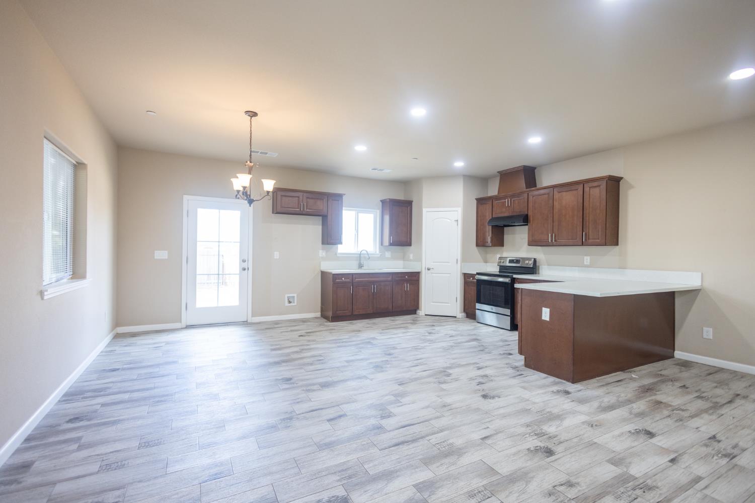 1707 Sylvia St, Selma, CA 93662