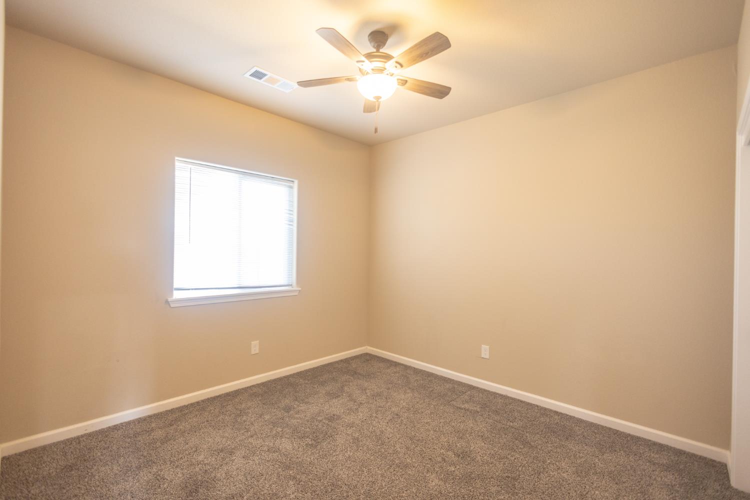 1707 Sylvia St, Selma, CA 93662