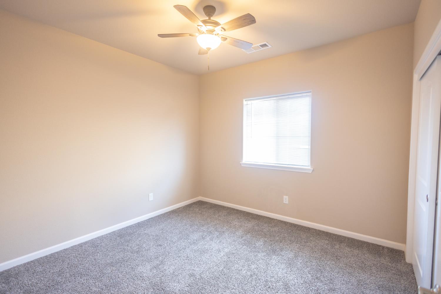 1707 Sylvia St, Selma, CA 93662