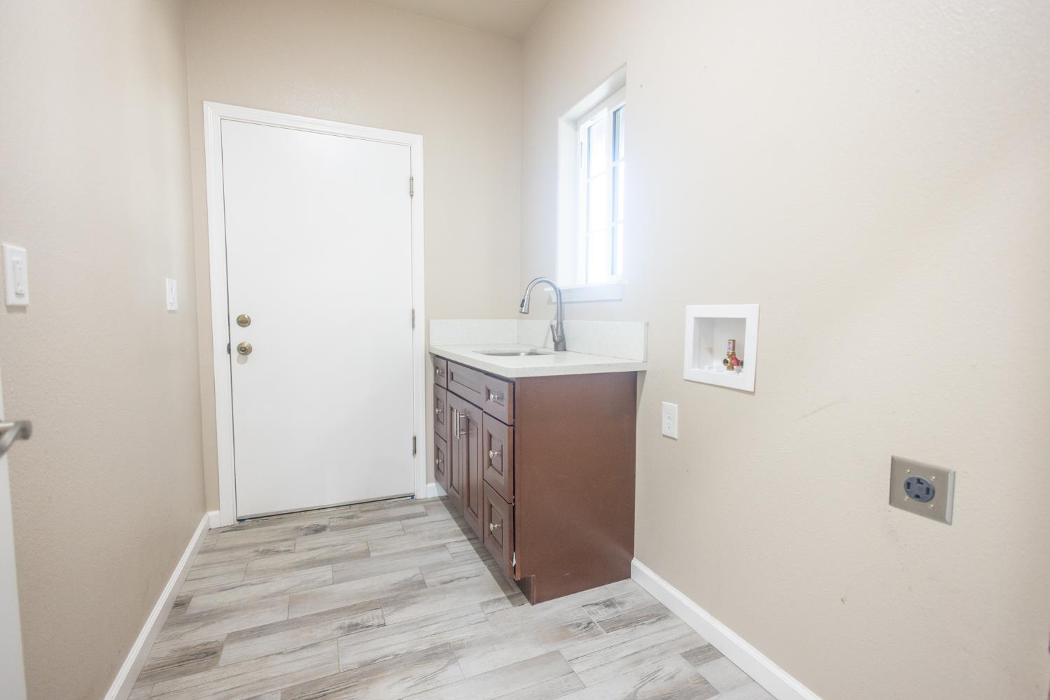 1707 Sylvia St, Selma, CA 93662