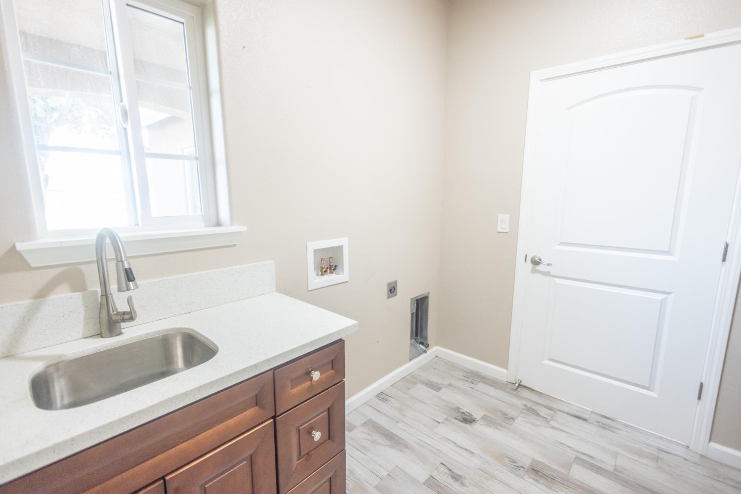 1707 Sylvia St, Selma, CA 93662