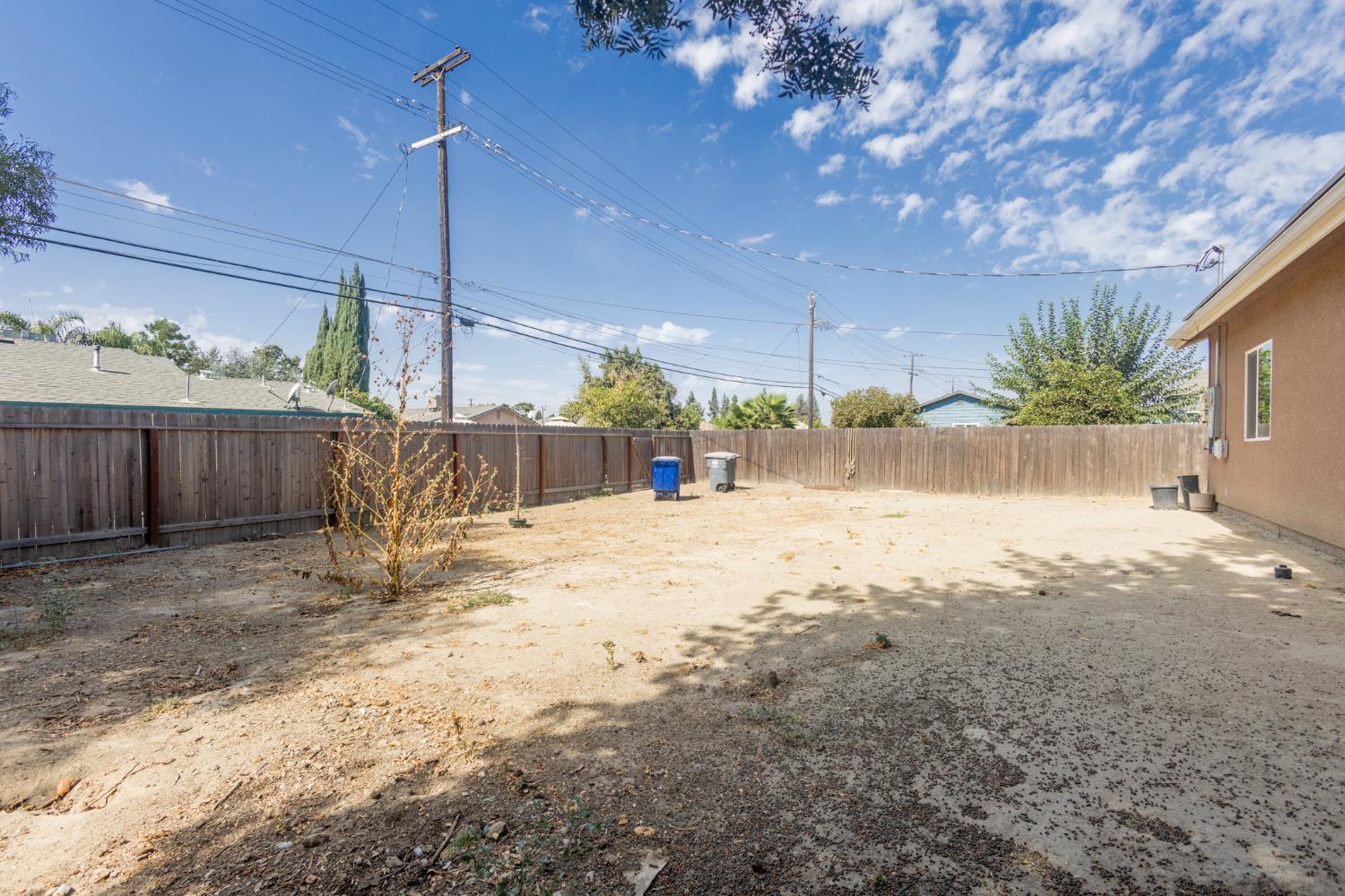 1707 Sylvia St, Selma, CA 93662