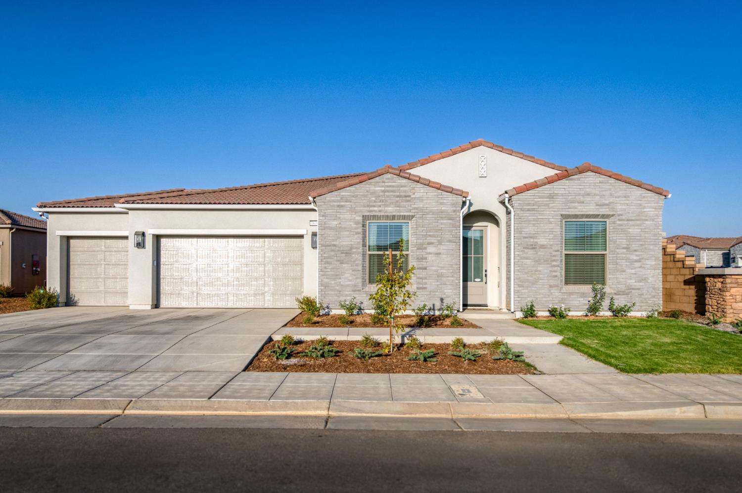 1609 Atlantica Drive South, Madera, CA 93636